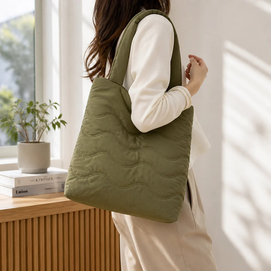 Shoulder bag with wave pattern and additional cotton padding