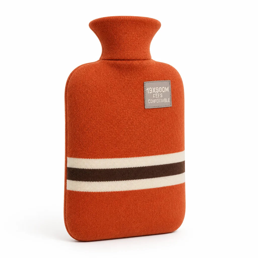 Soft, knitted, heat-retaining 1L hot water bottle
