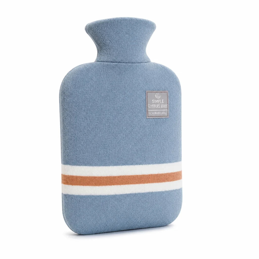 Soft, knitted, heat-retaining 1L hot water bottle