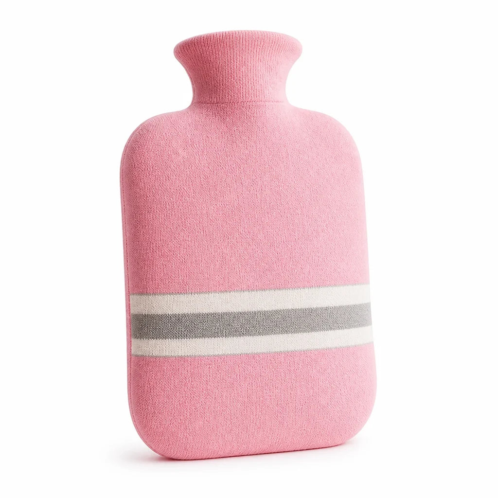 Soft, knitted, heat-retaining 1L hot water bottle