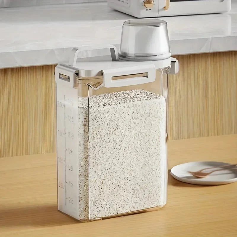 Storage container with freshness lid 2.5L