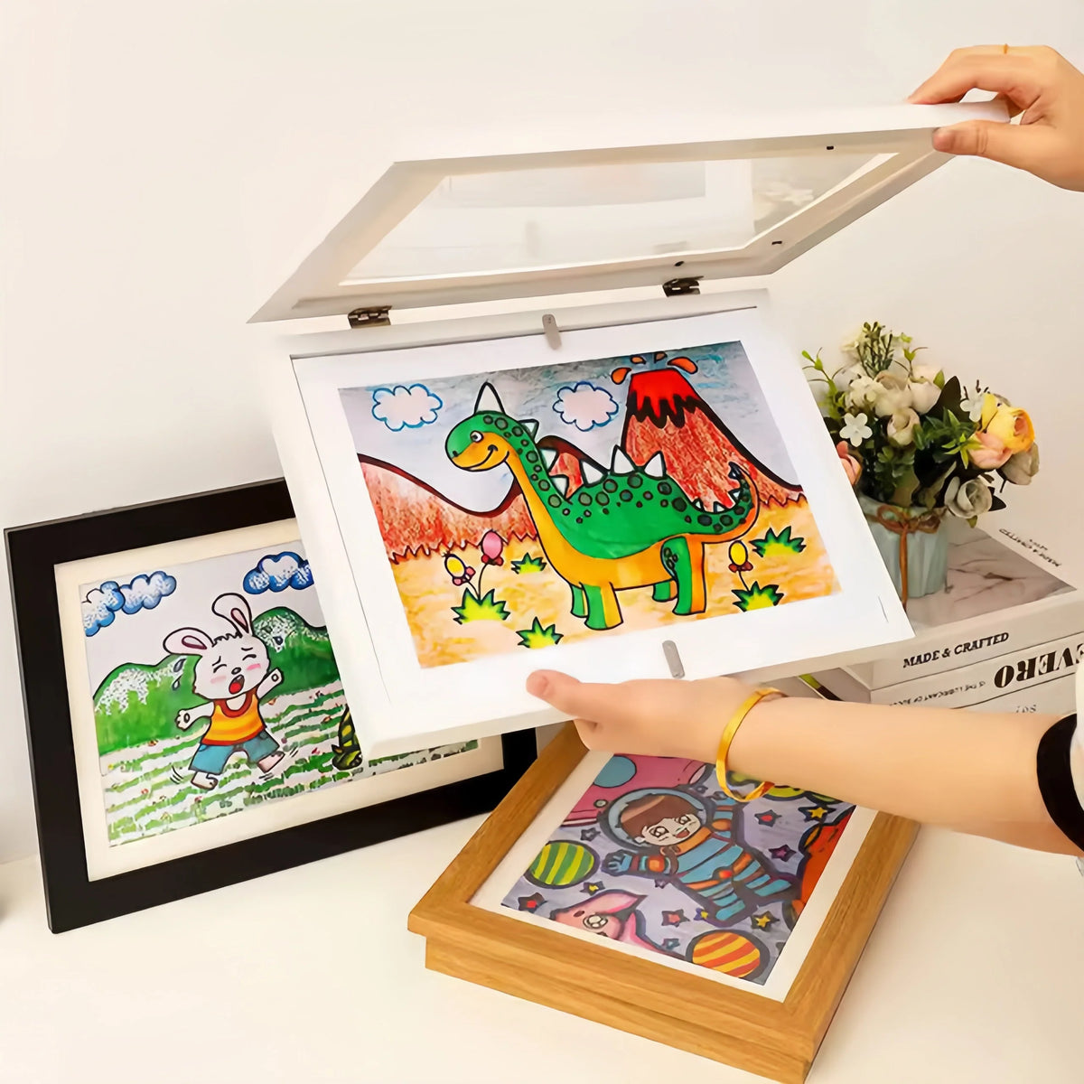 Memory frame for children's drawings