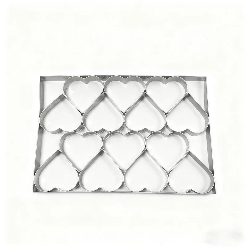 1 Large Heart-Shaped Cookie Cutter with 14 Holes, Made of Food-grade Stainless Steel. Perfect as a Heart-shaped Bread Mold Kitchen Accessory, Suitable for Cookie Making. Non-stick Dough for Baking, a Cookie Mold. Ideal for Christmas, Valentine's Day