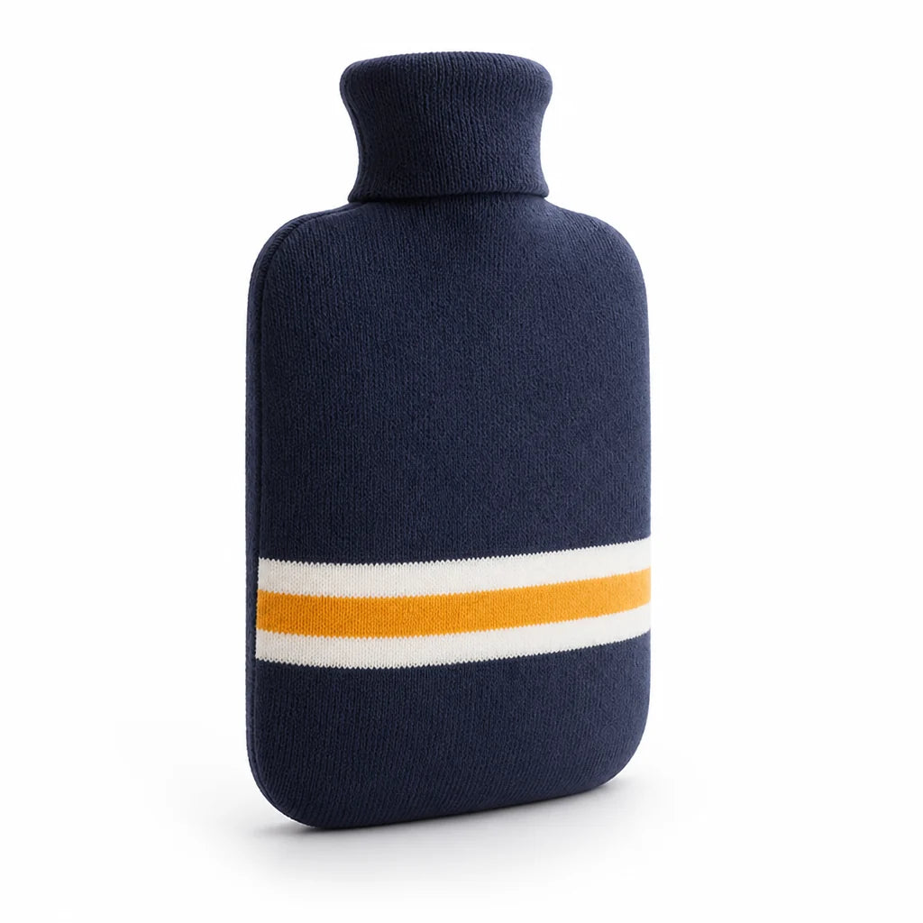 Soft, knitted, heat-retaining 1L hot water bottle