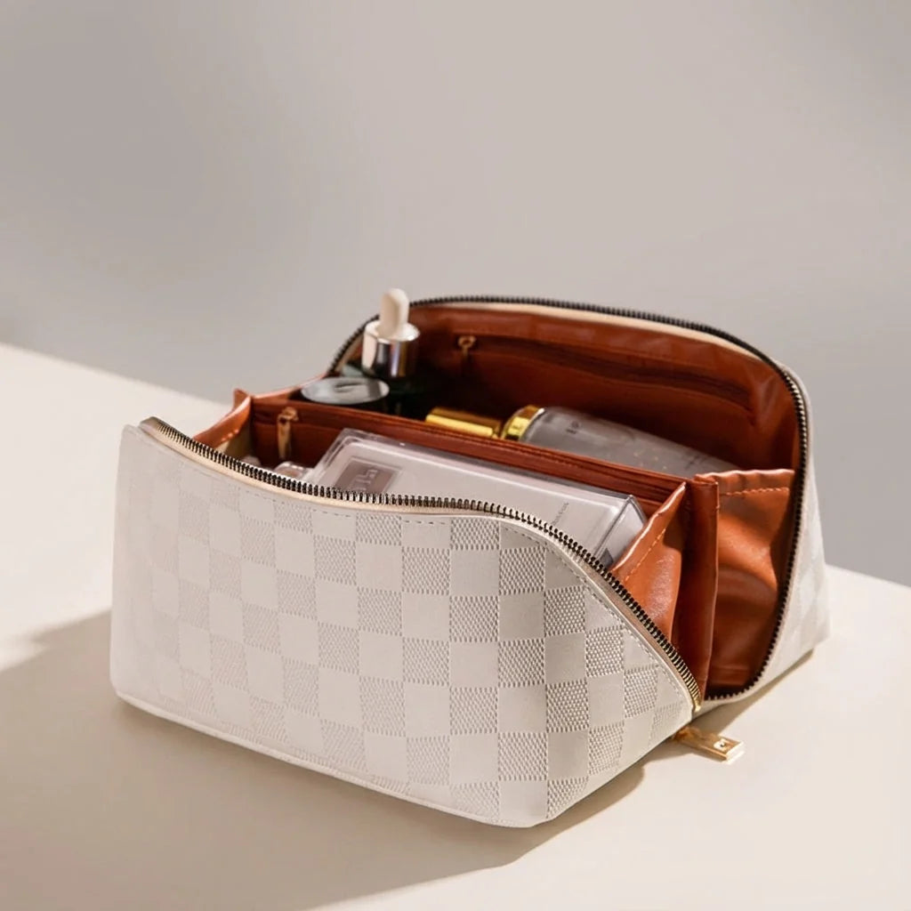 Cosmetic bag made of water-repellent PU leather